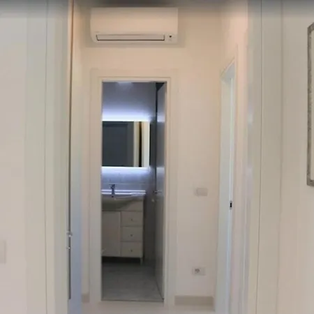 Sea View With Place Apartment *